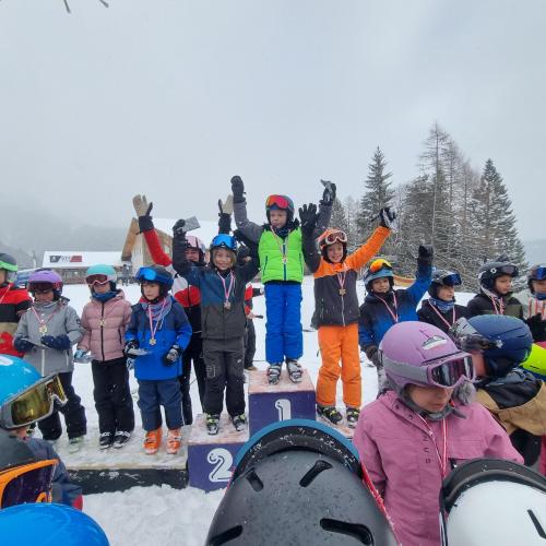 Schüler_innen bei der Schiwoche in der Schlick 2000 - 